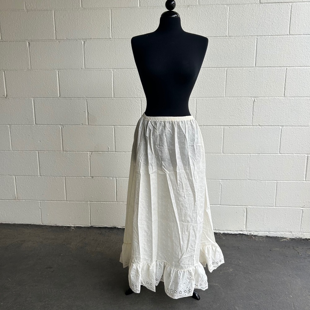Vintage Worldly Designs Creme White Embroidered Prairie Skirt